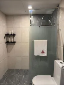 SWAT SERVICED APARTMENTS 5 - Bathroom