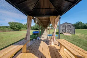 Peach County Farmhouse w/ Deck & Fireplace - Innvendig