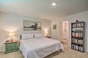 Musical Pensacola Home w/ Fire Pit + Grill! - Interni