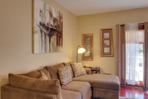 Convenient Apt 2 Mi to North Chagrin Hiking! - Interior