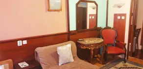 Hotel Kapistec Skopje - Lobby sitting area