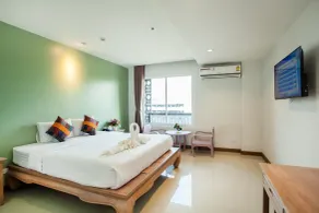 At Ruam Chok Hotel - Room