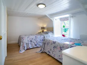 3 Horse Pool Road - Rom