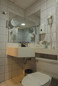 Hotel Italia Cuenca - Tranvia Centro & Aeropuerto - Bathroom