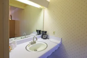 Hotel O Relax Inn Lewisburg near I-64 - Bathroom