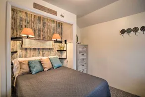 Hip Downtown Cottage - Walk to Beach, Pier, Dining - Interiør