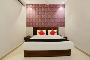 Capital O 30351 S B Excellency - Quarto