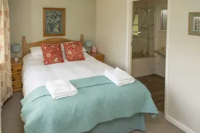 The Pines at Eastleigh - 3 Cottages - Room