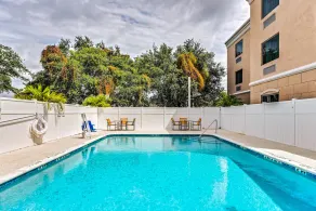 Holiday Inn Express & Suites Lantana by IHG - Pool
