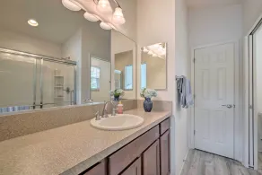 The Villages Retreat w/ Lanai & Lake Views! - Innvendig