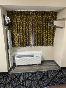 Super 8 by Wyndham San Antonio Downtown NE - Room