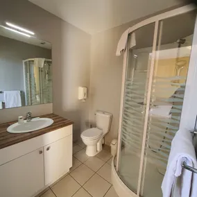 HOTEL RESTAURANT La CREPERIE Du CHATEAU - Salle de bain