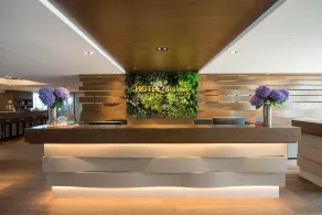 HOTEL illuster - Urban & Local - Rezeption