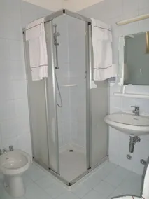 Hotel Garnì Capinera - Bathroom