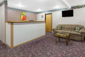 Super 8 by Wyndham Austin MN - Lobby