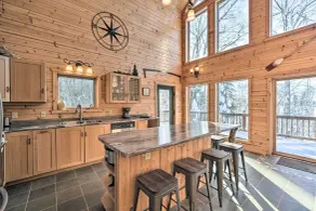 Paddle Ready: Hayward Lake View Retreat w/ BBQ - Innvendig
