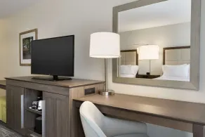 Hampton Inn & Suites Niles/Warren - Image 1