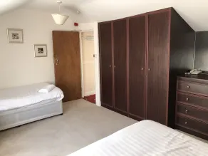 The Embassy Hotel - Chambre