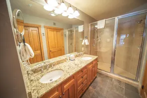 Red Hawk Lodge #2212 - Badezimmer