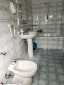 Hotel Calgary - Bathroom