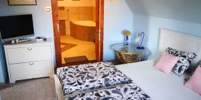 If you Want to Explore Lower Silesia, Sunny Apartment is the Perfect Location - Værelse
