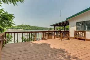 Lakefront Versailles Vacation Rental w/ Dock! - Interiør