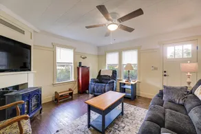 Peaceful Atlantic Cottage w/ Deck & Yard! - Intérieur