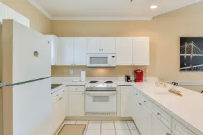 Charming Condo w/ Balcony, 1 Mi to UNC Charlotte! - Innenbereich