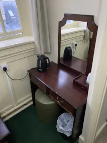 New Inn Hotel - Room