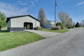Northern Kentucky Gem w/ Yard & In-ground Pool! - Interiør