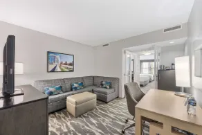 DoubleTree Suites by Hilton Hotel Huntsville South - Room