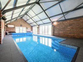 Home Farm - Piscina