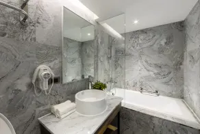Lan Kwai Fong Garden Hotel - Baño