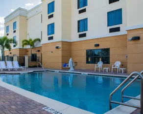 Comfort Suites Vero Beach I-95 - Piscine