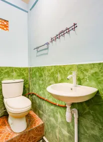 Hotel O Guest House Parangtritis - Bathroom