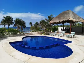 Tan Ik Beachfront Condos - Piscina
