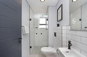 Manhattan On Coral Apartments - Baño