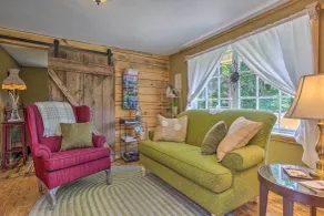 'the Country Cottage in Union Mills w/ Porch! - Innvendig