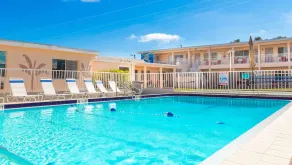 Belleair Beach Resort Motel - Piscina