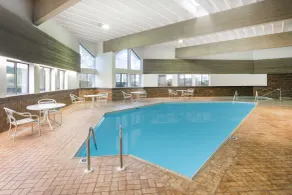 Super 8 by Wyndham Wisconsin Dells - Piscine