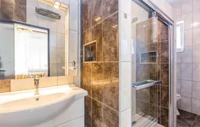 Magnífico apartamento en Krk con piscina. - Baño
