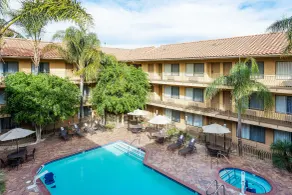 Holiday Inn Express Simi Valley by IHG - Piscine