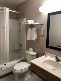 Super 8 by Wyndham Port Angeles at Olympic National Park - Salle de bain