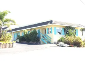 Beach Bungalow Inn and Suites - Entrée intérieure