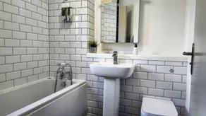 Grassmere - Bathroom