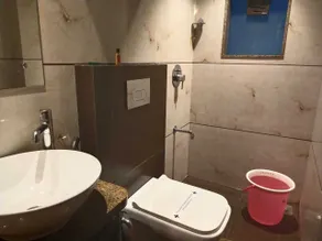 Hotel Express INN, Panvel - Baño