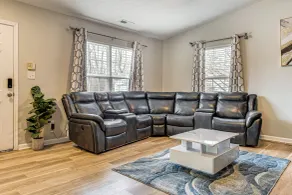 9 Mi to Dtwn Indy: Suburban Group Retreat w/ Yard - Intérieur