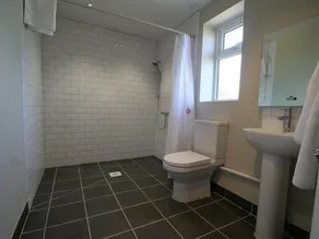 The Fox & Hounds - Bathroom