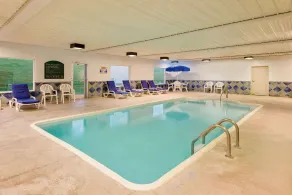 Baymont by Wyndham Lawrenceburg - Piscine