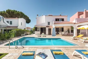 A Fantastic Place for Families, Hilton Hotel are and Close to Amenities - Piscine